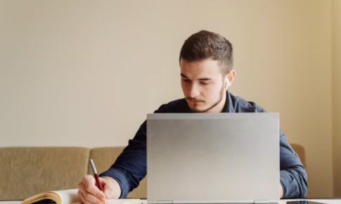 Online Bachelor Degree Programs in UAE – Complete Guide for Students & Working Professionals