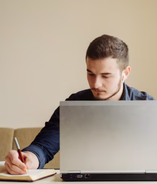 Online Bachelor Degree Programs in UAE – Complete Guide for Students & Working Professionals